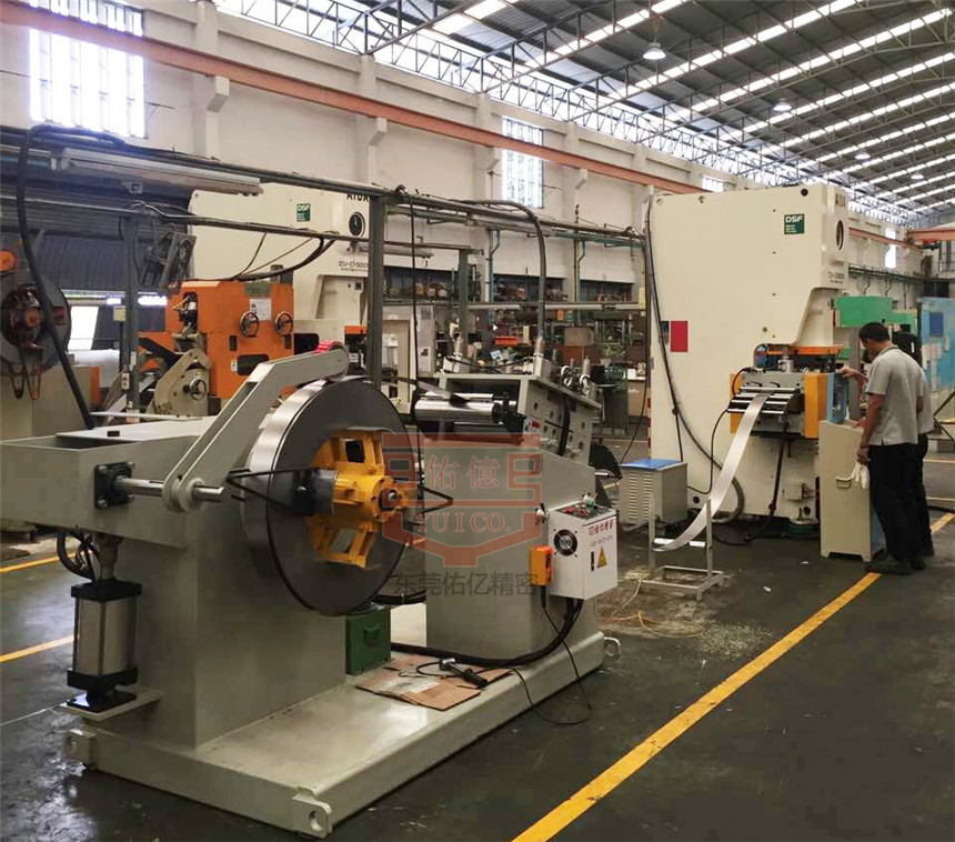 泰國(guó)客戶(hù)200NC滾輪送料機(jī)二機(jī)一體整平機(jī)沖壓自動(dòng)化生產(chǎn)線